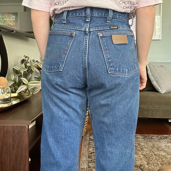 Vintage Wrangler High-Rise Jeans - Picture 8 of 9